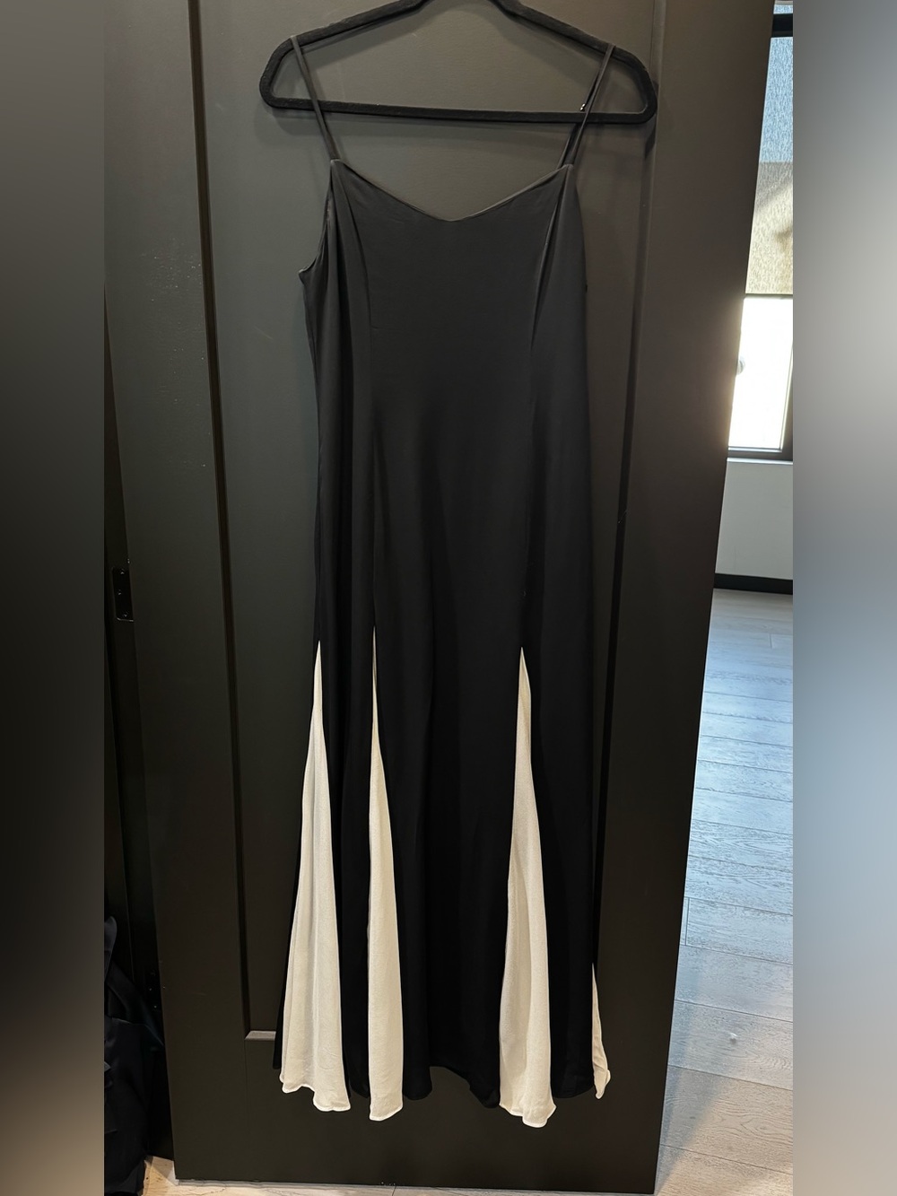 Ever New Black Dahlia Contrast Godet Maxi Dress - Picture 7 of 8